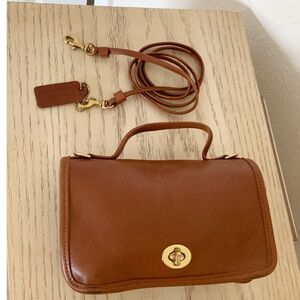 Vintage Coach Casino in British tan Crossbody Bag with Gold Brass Hardware